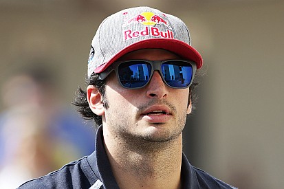 Sainz: "Estoy centrado en Toro Rosso, pero el objetivo es dar un paso adelante en 2018"