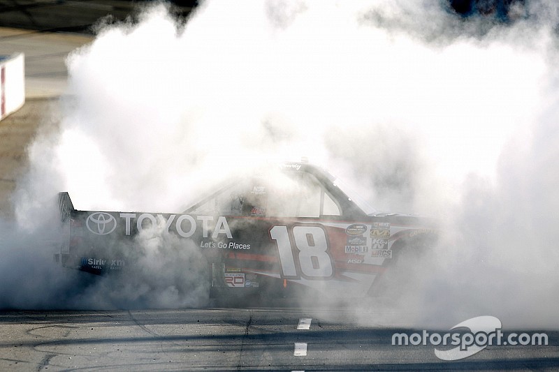Kyle Busch participará en cinco fechas de NASCAR Truck en 2017
