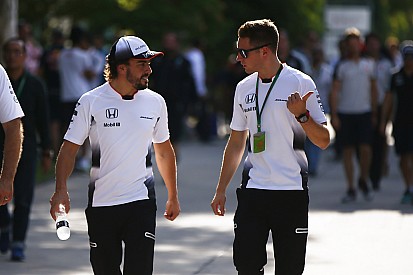 Vandoorne debe centrarse en superar a Alonso, dice Ickx