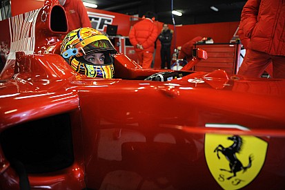 Galeri: Valentino Rossi tes mobil Ferrari Formula 1