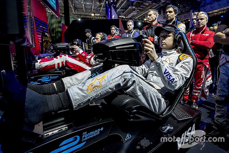 Nederlandse simracer Bono Huis wint 200.000 dollar in eRace Las Vegas