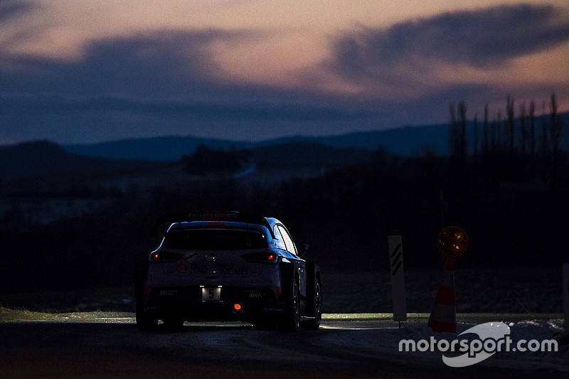 WRC Monte Carlo: Neuville führt nach Unfall von Paddon