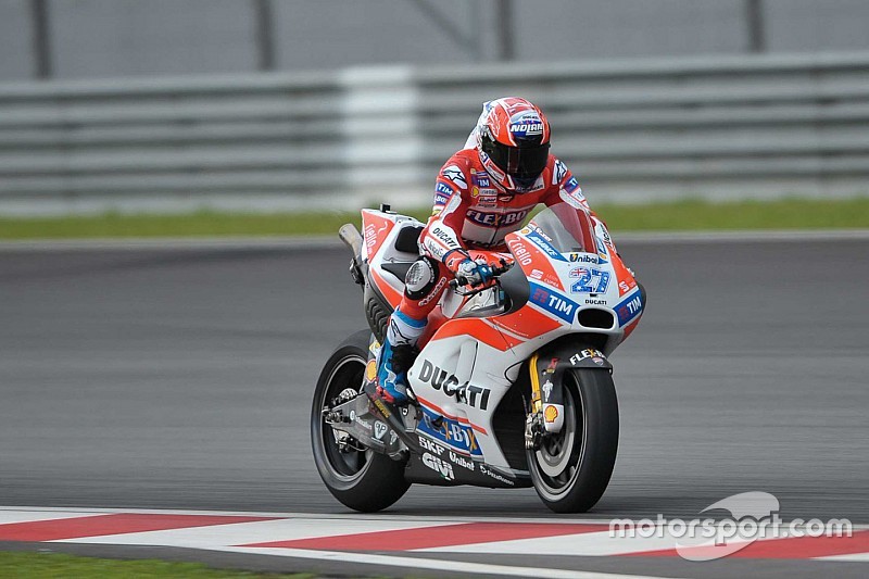 Stoner en piste avec les titulaires à Sepang