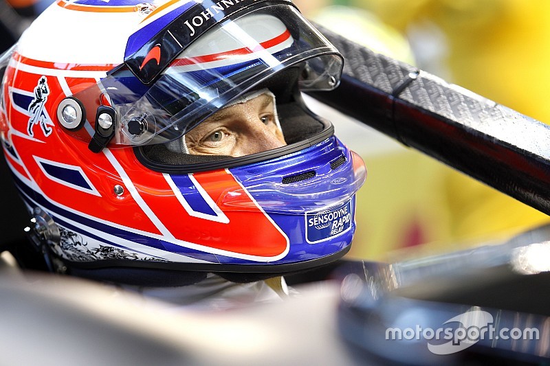 Jenson Button bromea con el rumor de que suplirá a Alonso