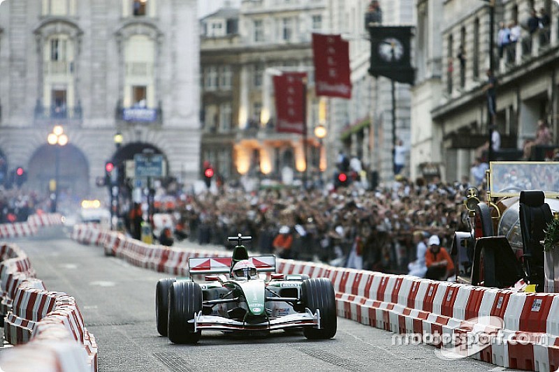 Çarşamba günü F1 araçları Londra caddelerinde olacak