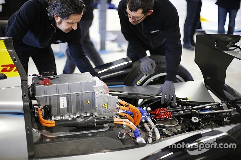 La F.E. posticipa al 2025 la competizione tra le batterie