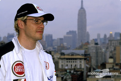 Jacques Villeneuve vor der New York City Skyline