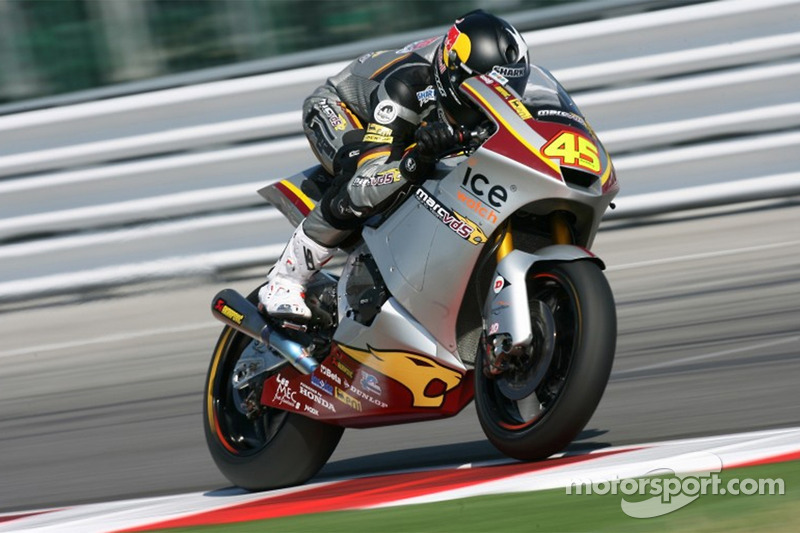 Pembalap Inggris Scott Redding sempat turun di MotoGP antara 2014 sampai 2018. Tampak ia saat memperkuat Elf Marc VDS Racing di MotoGP 2015.