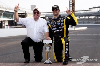 Victory lane: race winner Paul Menard, Richard Childress Racing Chevrolet celebrates with Richard Childress