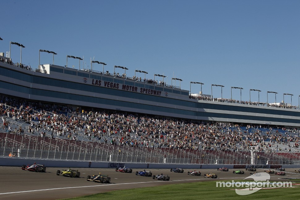Drivers complete a five lap tribute to Dan Wheldon