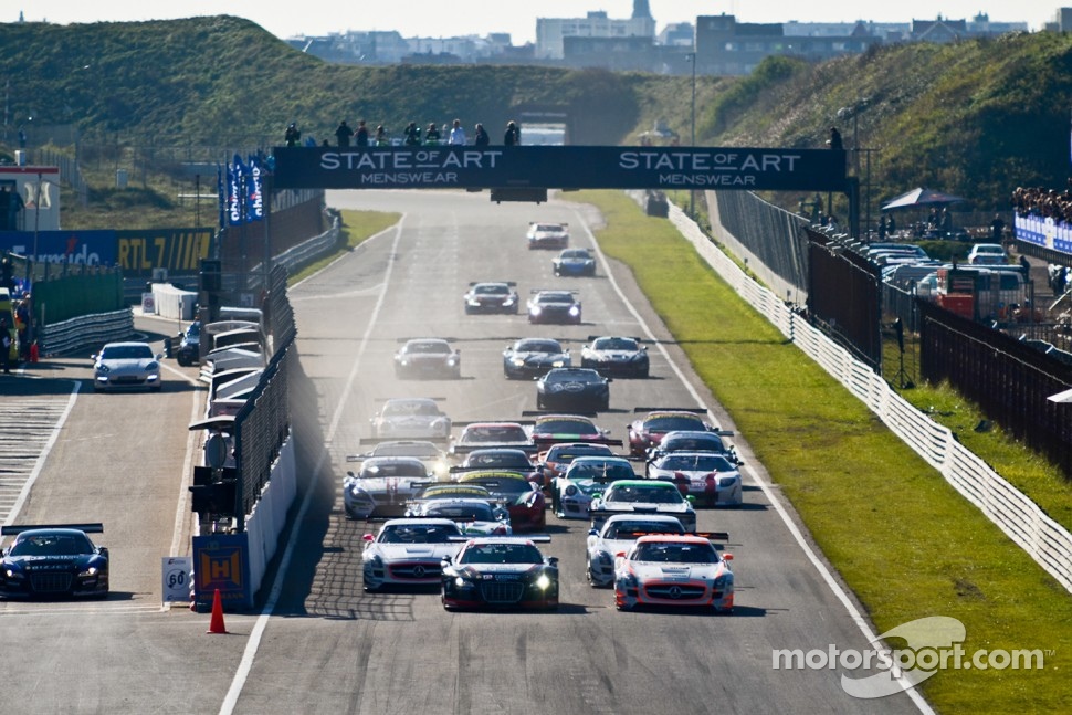GT3 race start