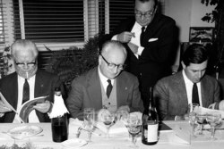 Sergio Pininfarina mit Enzo Ferrari im Jahr 1962