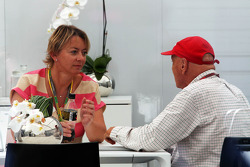 Niki Lauda, met Sabine Kehm, Manager Michael Schumacher, Mercedes AMG F1