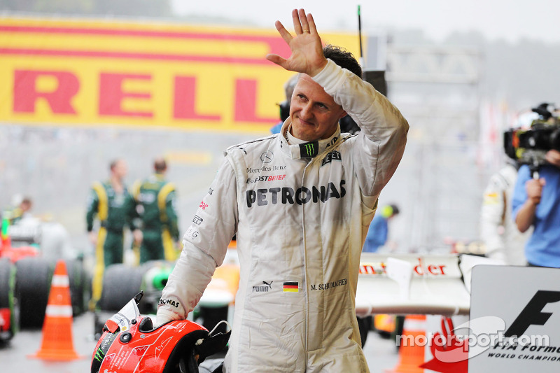 Ein letzter Gruß an die Fans: „Schumi“ nach dem Rennen