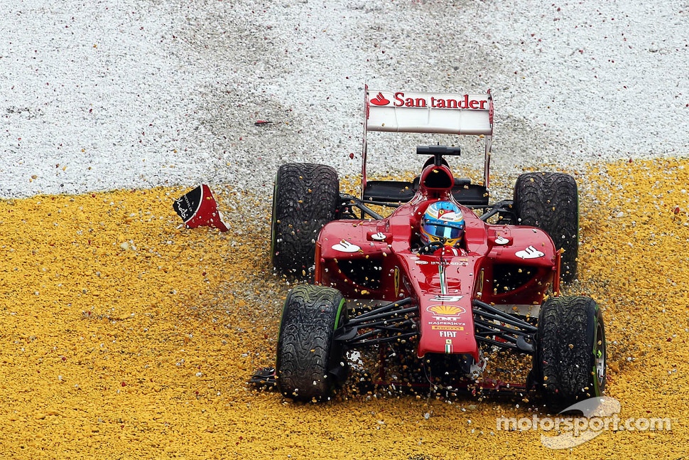 Fernando Alonso, Ferrari F138 crashes out of the race on lap 2