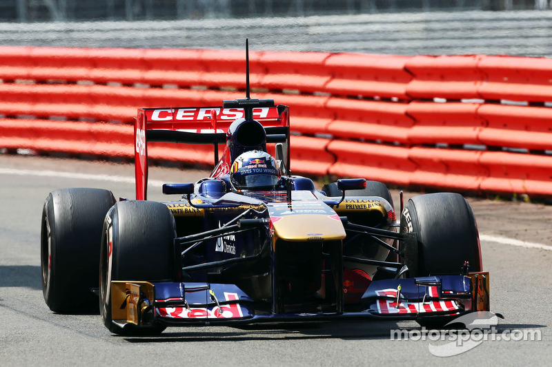 Карлос Сайнс-мол., Toro Rosso STR8 Ferrari