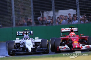 Valtteri Bottas, Williams F1 Team and Kimi Raikkonen, Scuderia Ferrari 16