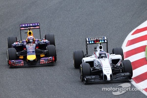 (L to R): Daniel Ricciardo, Red Bull Racing RB10 and Valtteri Bottas, Williams FW36 battle for position
