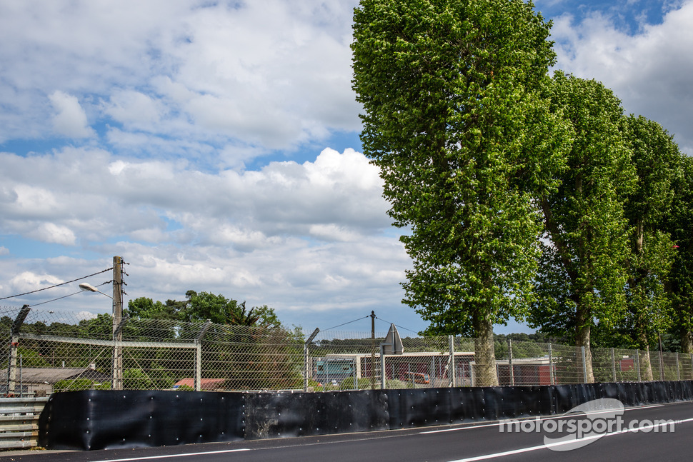 http://cdn-4.motorsport.com/static/img/mgl/1700000/1700000/1708000/1708200/1708254/s1_1.jpg