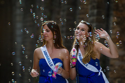 Bubble girls