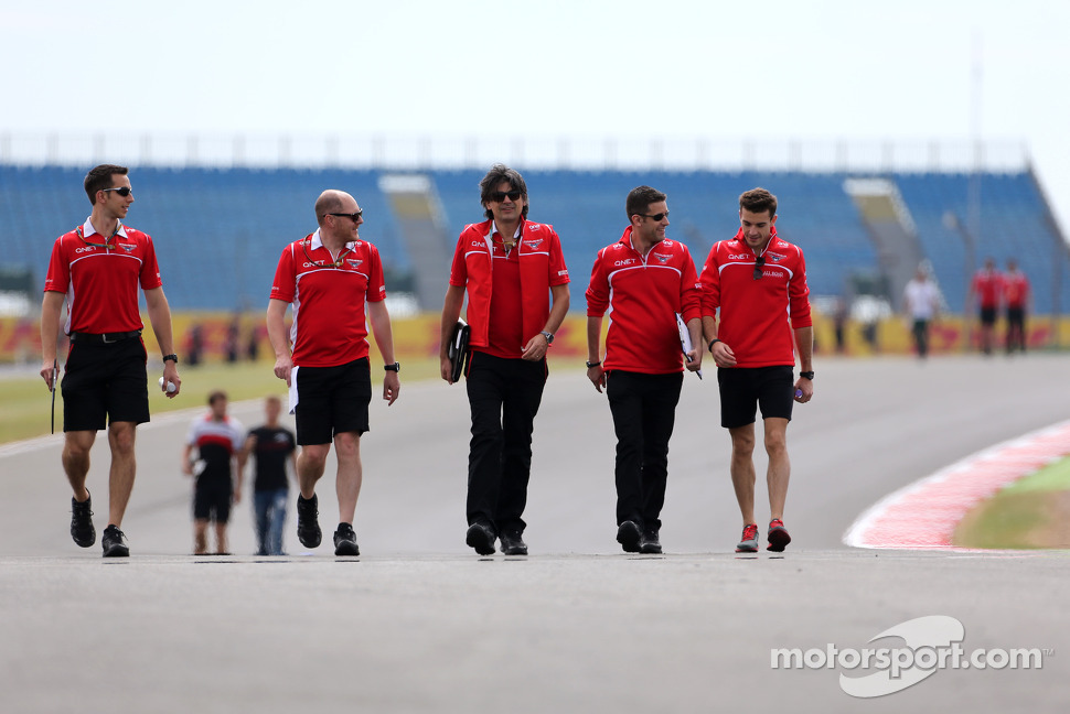 http://cdn-4.motorsport.com/static/img/mgl/1700000/1720000/1728000/1728000/1728004/s1_1.jpg
