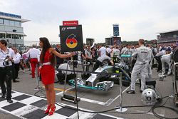 尼克·罗斯伯格, 梅赛德斯AMG F1 W05赛车,在起步线上