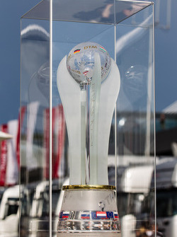 Der DTM-Pokal