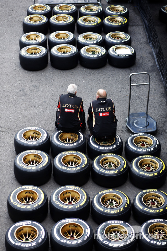 http://cdn-4.motorsport.com/static/img/mgl/1700000/1750000/1750000/1750000/1750054/s8/f1-belgian-gp-2014-lotus-f1-team-mechanics-sit-on-pirelli-tyres.jpg