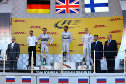 Vladimir Putin, Russian Federation President with 尼克·罗斯伯格, 梅赛德斯AMG F1 W05赛车, 刘易斯·汉密尔顿, 梅赛德斯AMG F1 W0