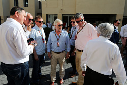 Bernie Ecclestone, mit britischen Journalisten