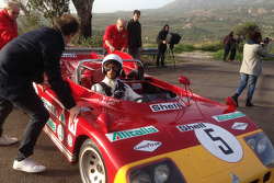 Daniel Ricciardo fährt einen Alfa Romeo 33 T3 auf der alten Strecke der Targa Florio
