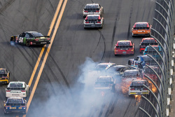 Kyle Busch, Joe Gibbs Racing Toyota accidente fuera hacia dentro de la pared