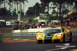Энди Уоллес, Джастин Белл, Дерек Белл, Harrods McLaren F1 GTR