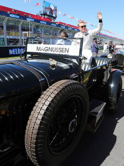 Kevin Magnussen, McLaren, bei der Fahrerparade