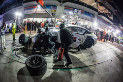 Pit stop per #11 Bentley Team HTP Bentley Continental GT3: Harold Primat, Christopher Brück, Clemens