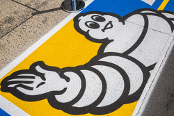 Logo de Michelin en el pit lane