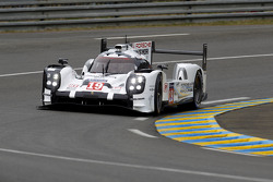 #19 Porsche Team Porsche 919 Hybrid: Nico Hulkenberg, Nick Tandy, Earl Bamber