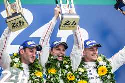 LMP1-Podium: Klassen- und Gesamtsieger, Porsche Team: Nico Hülkenberg, Nick Tandy, Earl Bamber