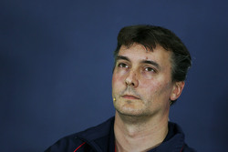 James Key, Scuderia Toro Rosso Technical Director in de FIA persconferentie