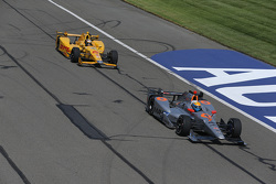 Ryan Hunter-Reay, Andretti Autosport Honda y James Jakes, Schmidt Peterson Motorsports