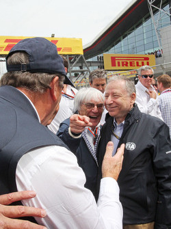 Nigel Mansell con Bernie Ecclestone y Jean Todt