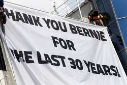 Una bandera para Bernie Ecclestone,