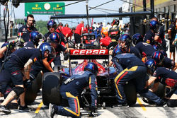 Max Verstappen, Scuderia Toro Rosso STR10 oefent een pitstop