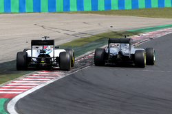 Valtteri Bottas, Williams F1 Team e Lewis Hamilton, Mercedes AMG F1 Team