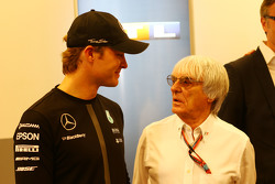 Nico Rosberg, Mercedes AMG F1 con Bernie Ecclestone,
