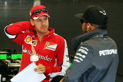 Sebastian Vettel, Ferrari con Lewis Hamilton, Mercedes AMG F1