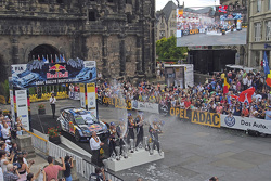 Podio: ganadores Sébastien Ogier y Julien Ingrassia, Volkswagen Polo WRC, Volkswagen Motorsport, el