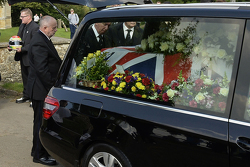 El ataúd de Justin Wilson durante el funeral
