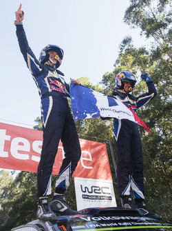 1. und Rallye-Weltmeister 2015: Sébastien Ogier und Julien Ingrassia, Volkswagen Polo WRC, Volkswage