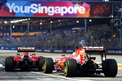 Sebastian Vettel, Ferrari SF15-T y Kimi Raikkonen, Ferrari SF15-T a la salida del pit lane
